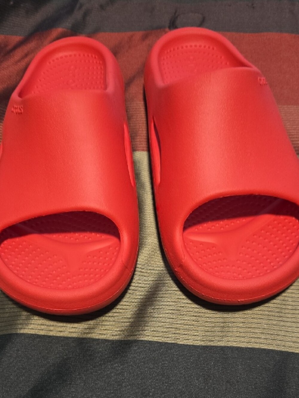 CROCS Slide Sandals in Bright Red - Picture 2 of 4
